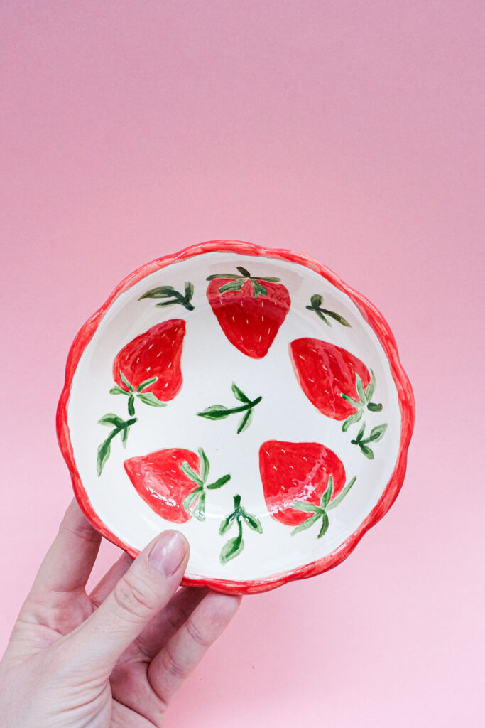 1 atelier de décoration sur faïence